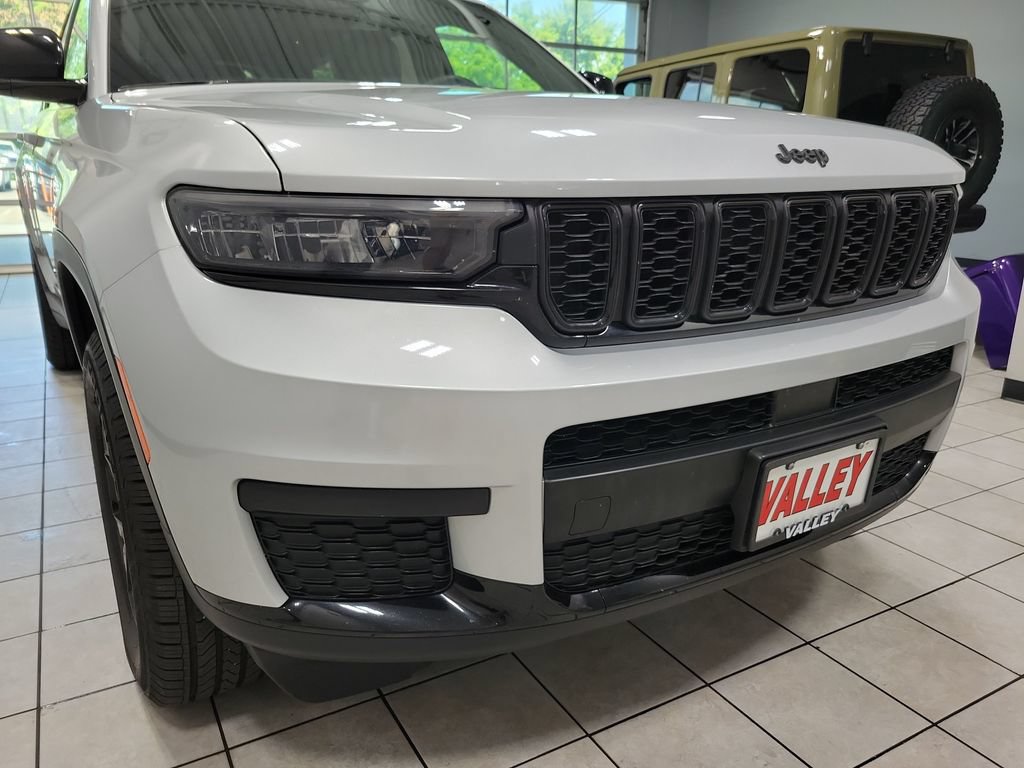 Used 2024 Jeep Grand Cherokee L Laredo AWD/4WD image 24