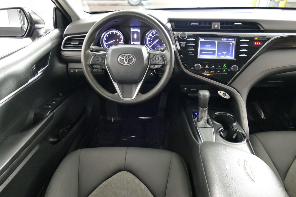 Used 2019 Toyota Camry LE FWD image 5