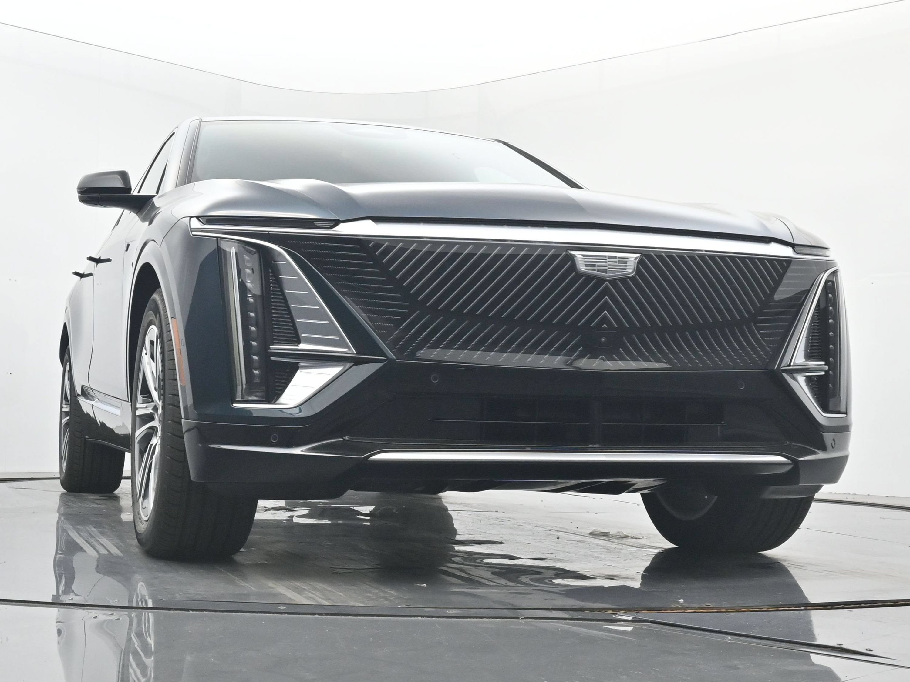 New 2026 Cadillac Lyriq Luxury w/ LPO, Floor Liner Package AWD/4WD image 22