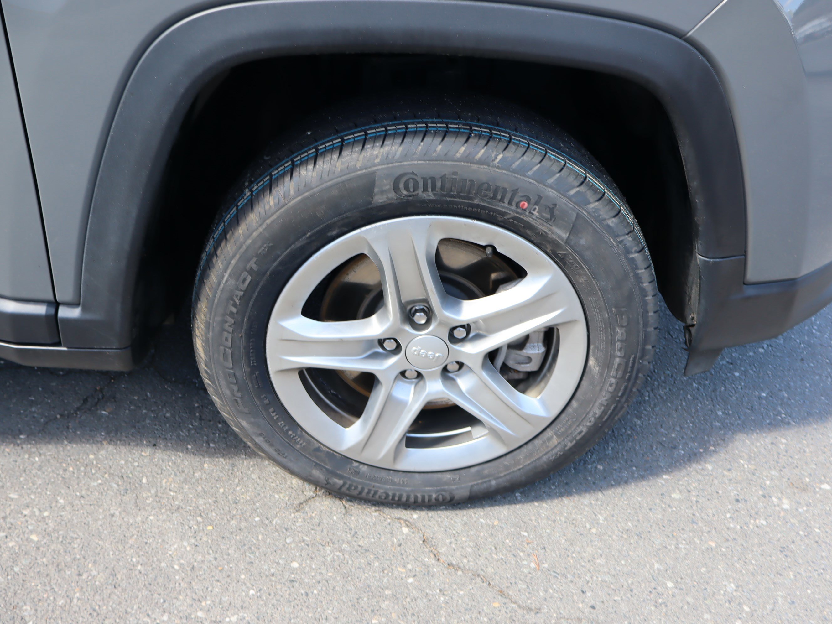 Used 2024 Jeep Compass Latitude image 37