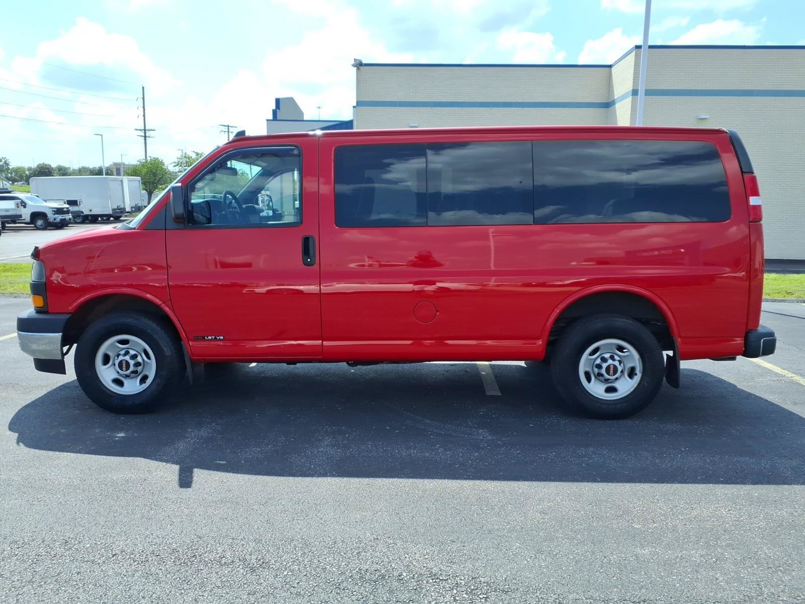 Used 2021 GMC Savana 3500 LS w/ Chrome Appearance Package RWD image 4