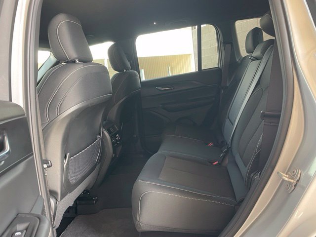 Used 2025 Jeep Grand Cherokee Laredo RWD image 25