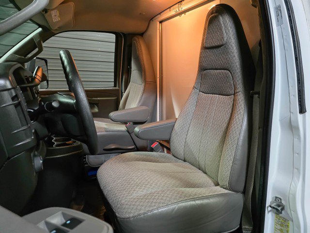 Used 2017 GMC Savana 4500 image 16