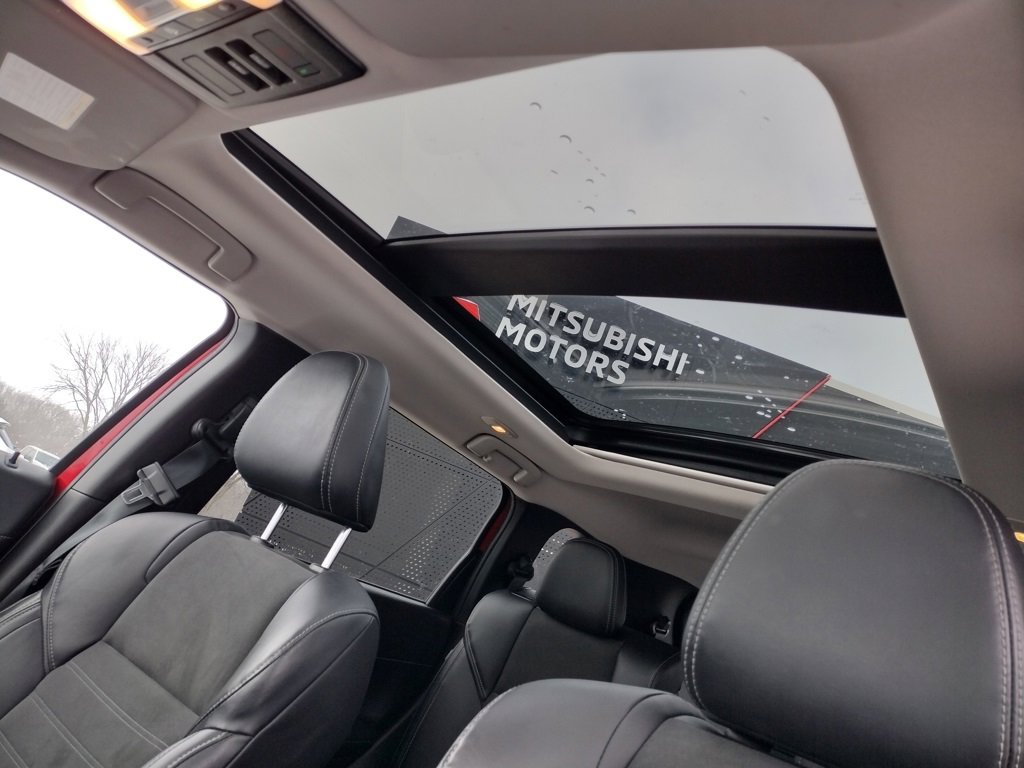 Used 2024 Mitsubishi Outlander SE Black Edition image 11