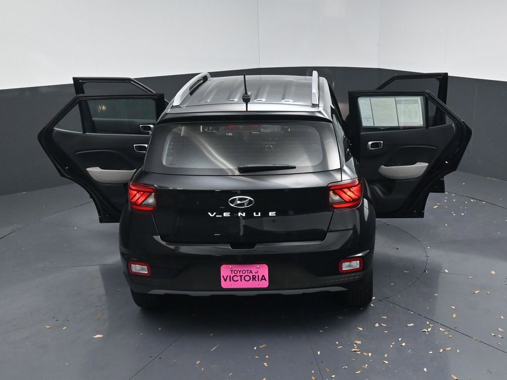 Used 2025 Hyundai Venue SEL image 24