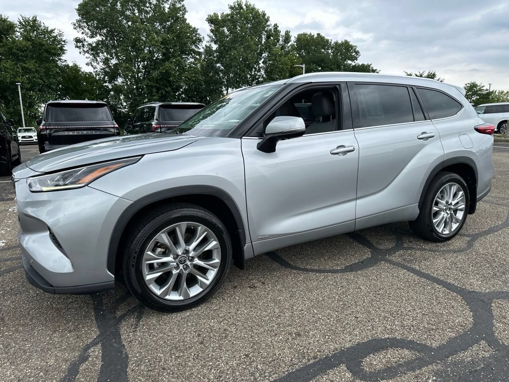 Used 2022 Toyota Highlander Limited AWD/4WD image 9