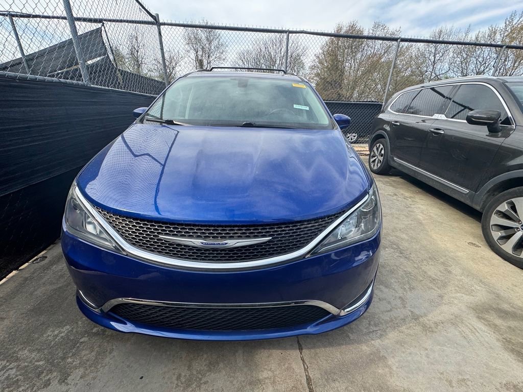 Used 2020 Chrysler Pacifica Touring-L image 10