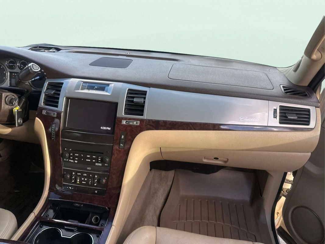 Used 2013 Cadillac Escalade ESV Premium AWD/4WD image 4