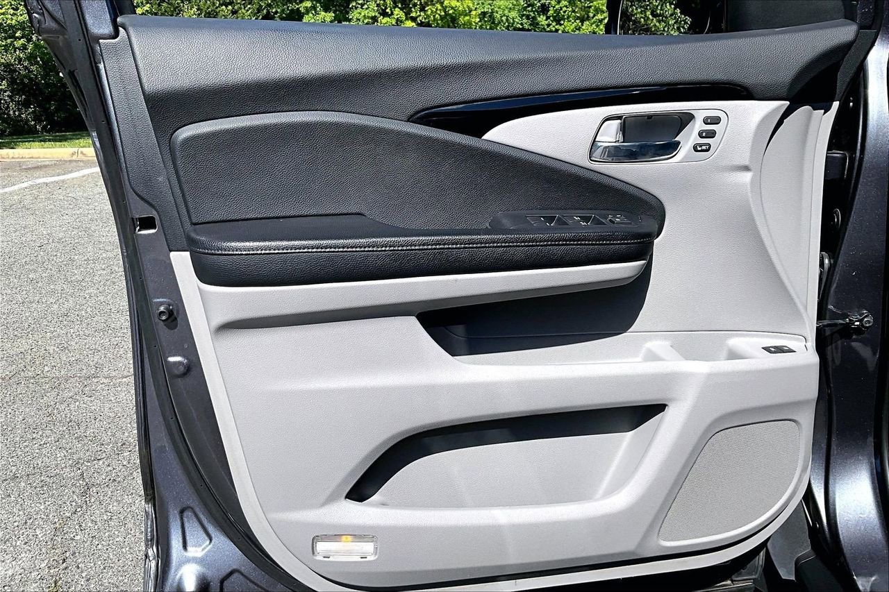 Used 2016 Honda Pilot Touring image 28
