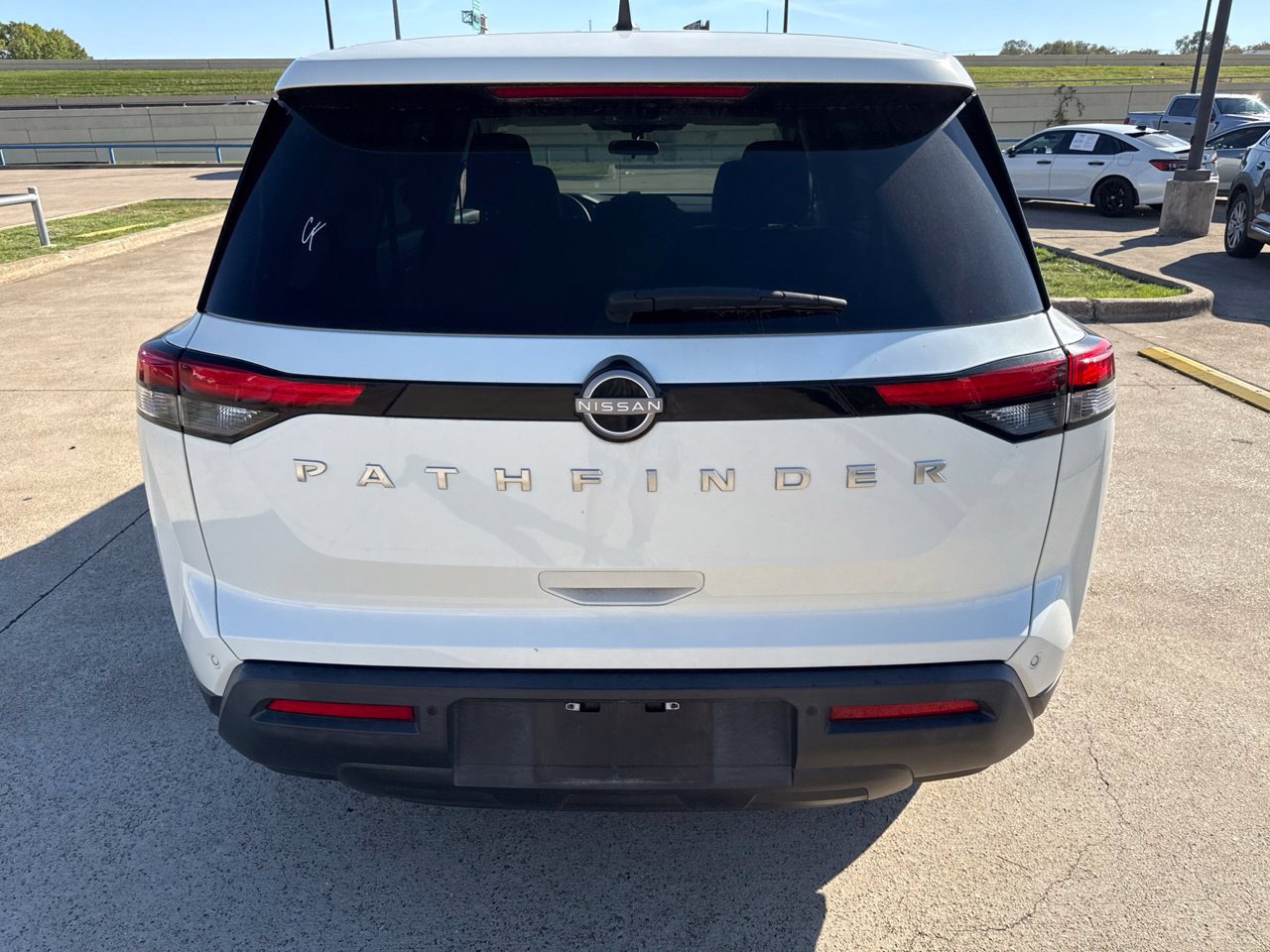 Used 2024 Nissan Pathfinder S FWD image 9