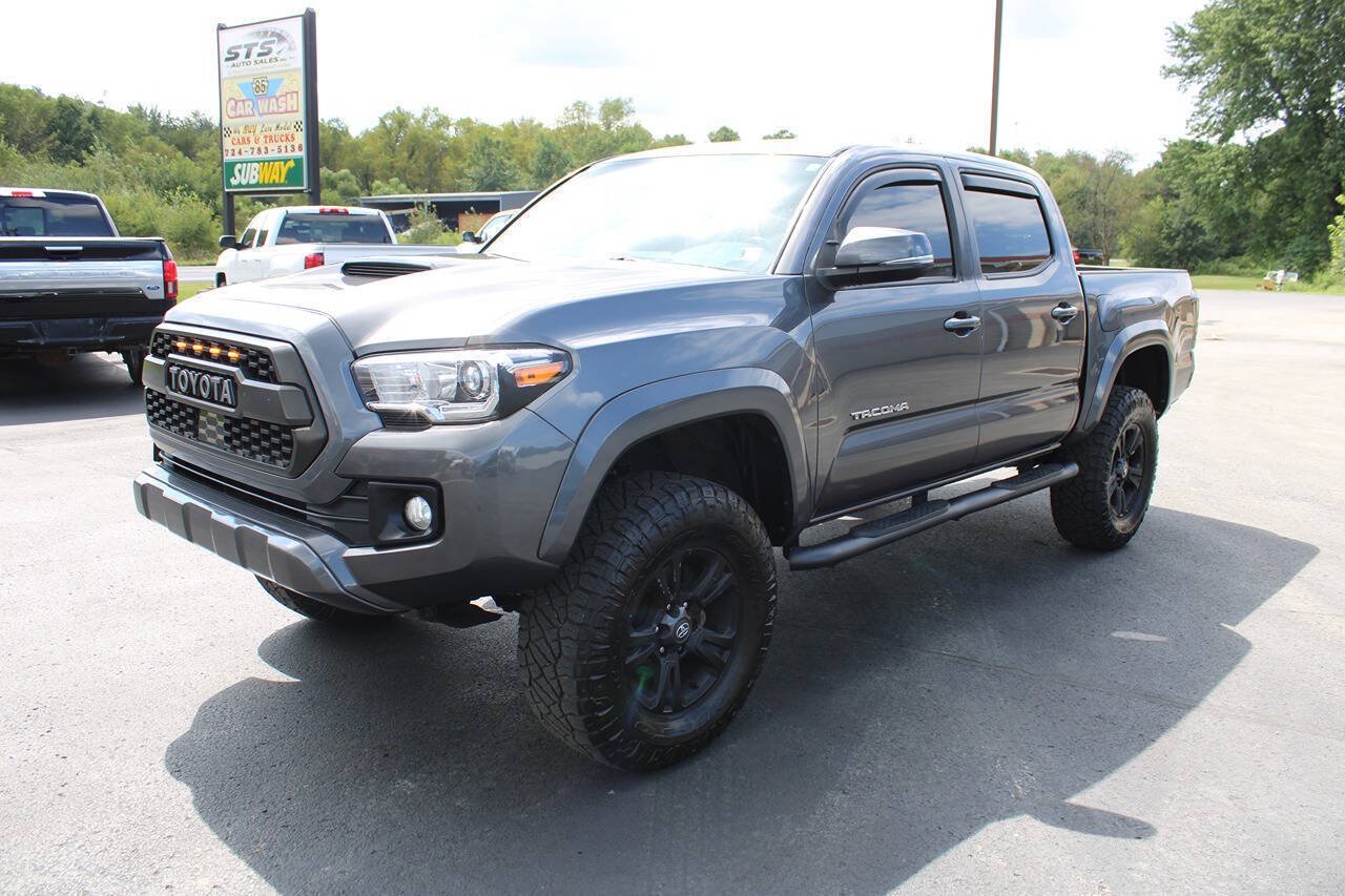 Used 2019 Toyota Tacoma TRD Sport AWD/4WD image 2