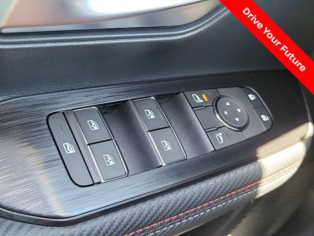 Certified 2025 Nissan Kicks SR FWD image 18
