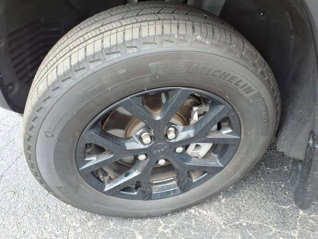 Used 2025 Jeep Grand Cherokee L Altitude AWD/4WD image 22
