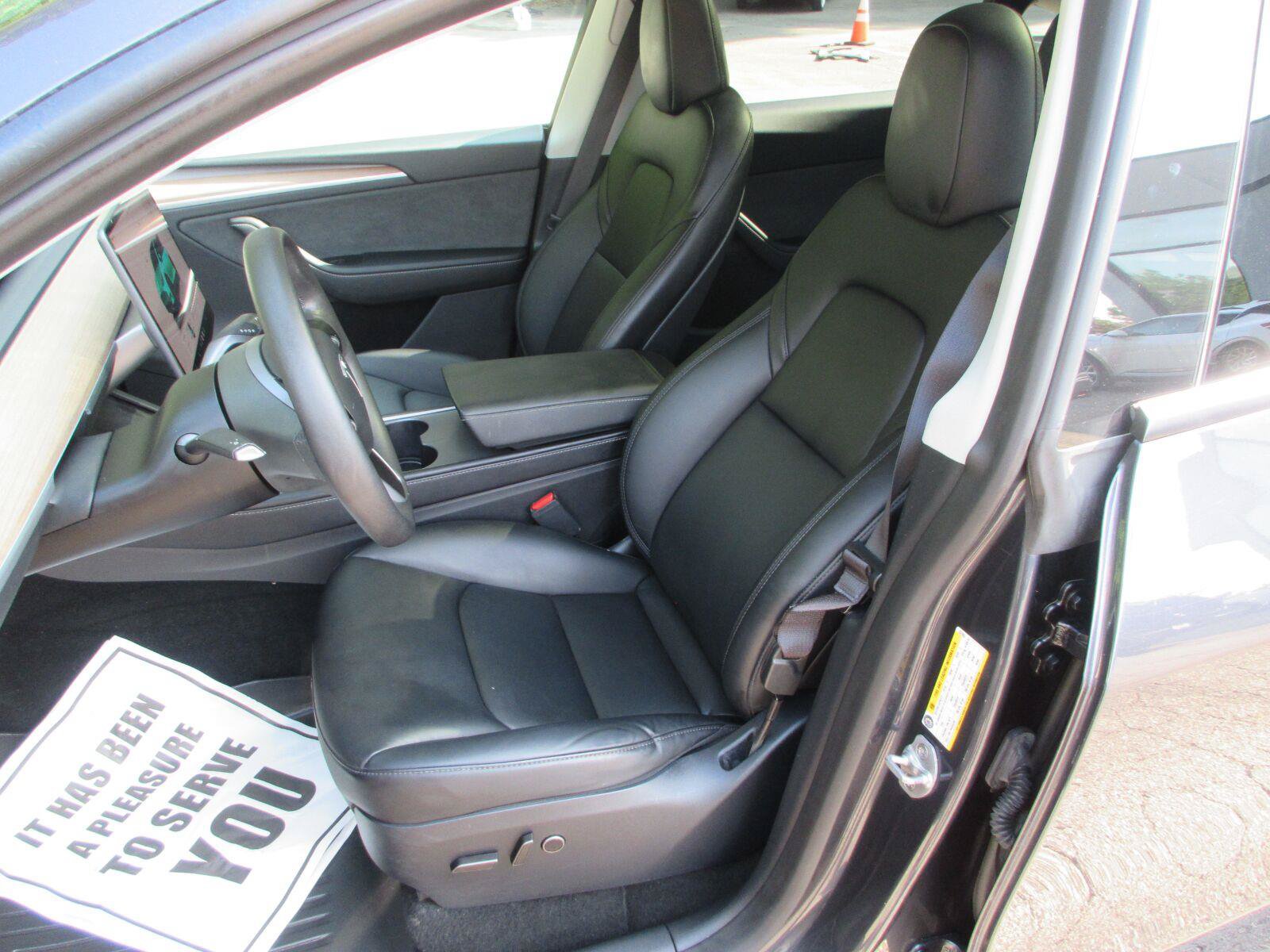 Used 2025 Tesla Model Y Long Range AWD/4WD image 8
