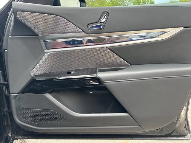 Certified 2024 BMW i7 eDrive50 w/ M Sport Package RWD image 25