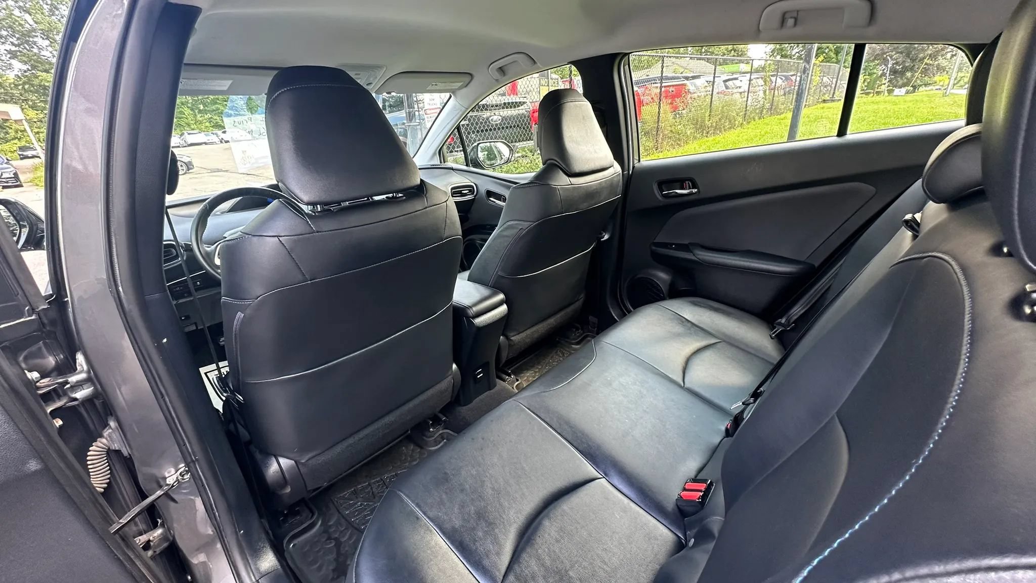 Used 2017 Toyota Prius Three Touring FWD image 21