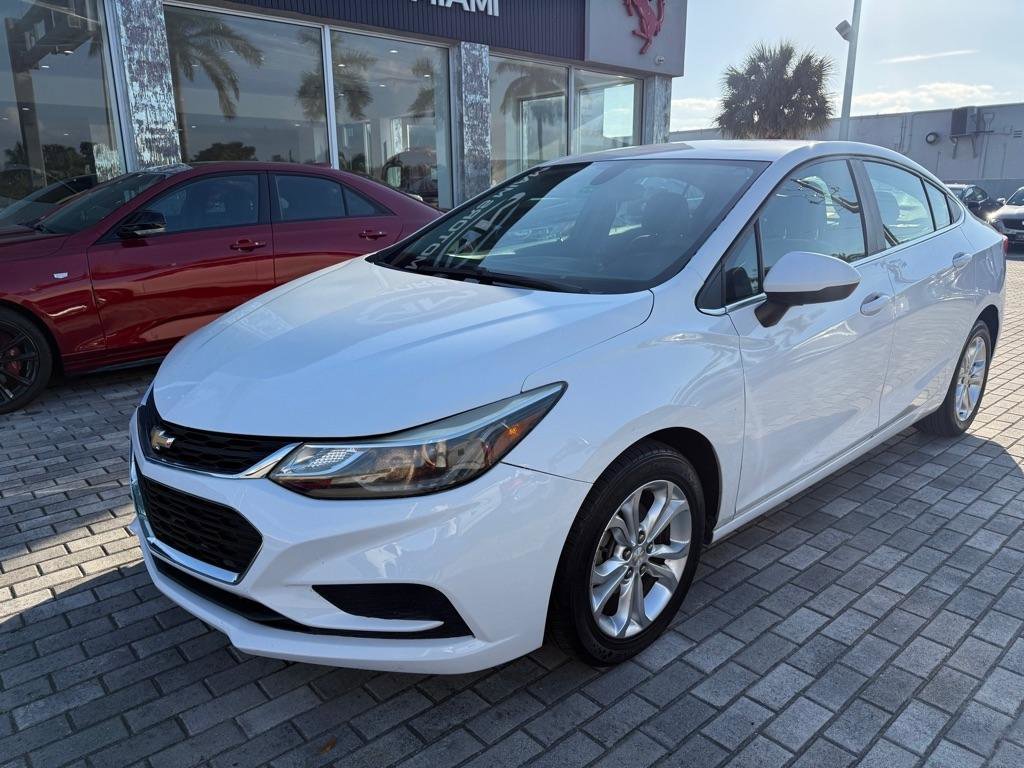 Used 2019 Chevrolet Cruze LT w/ Convenience Package image 3