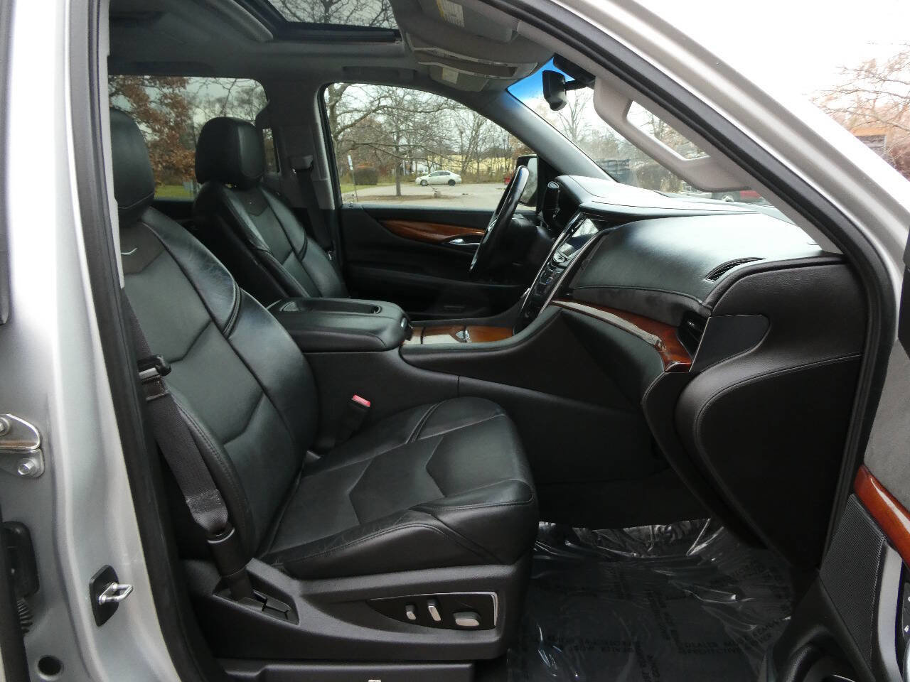 Used 2015 Cadillac Escalade ESV Luxury image 35