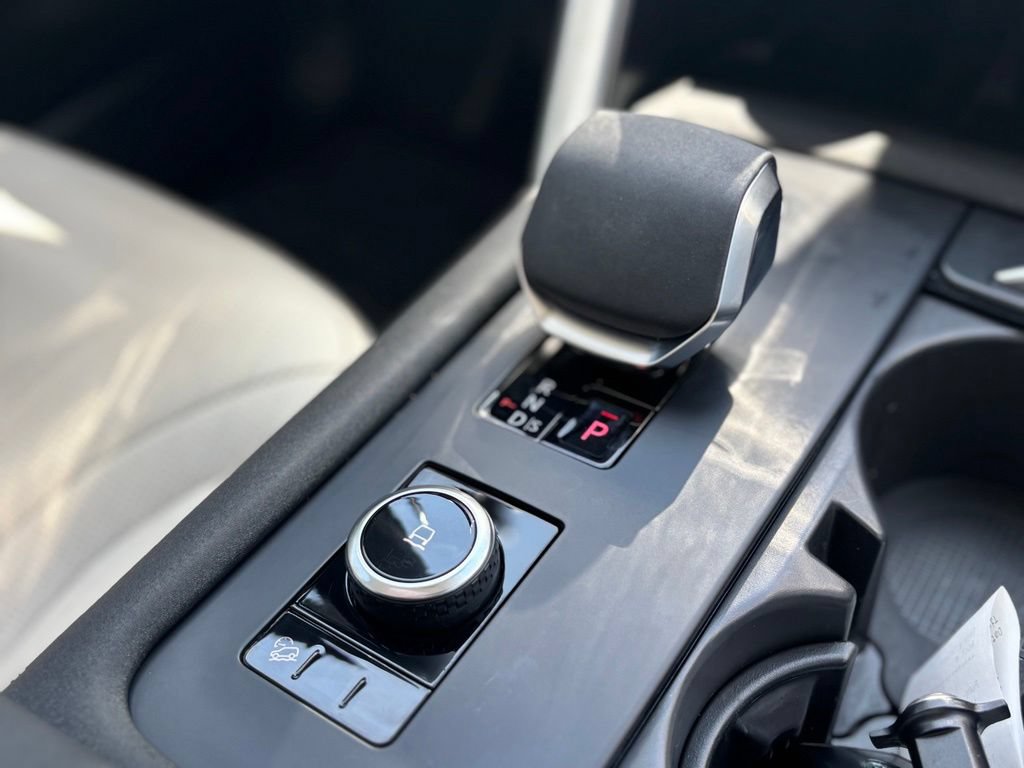 Used 2025 Land Rover Discovery S AWD/4WD image 14