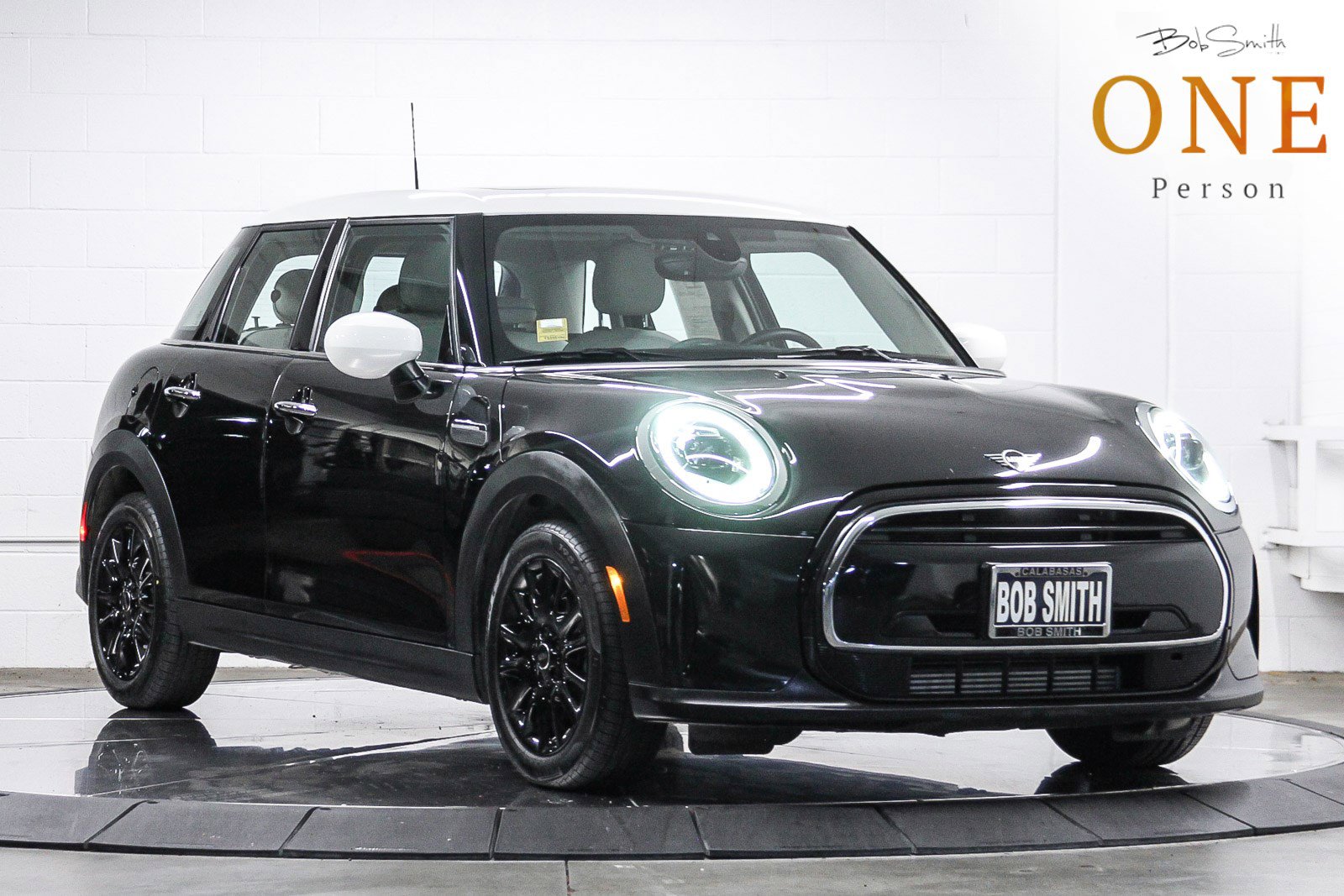 Certified 2023 MINI Cooper 4-Door Hardtop w/ Signature Upholstery Package FWD image 1