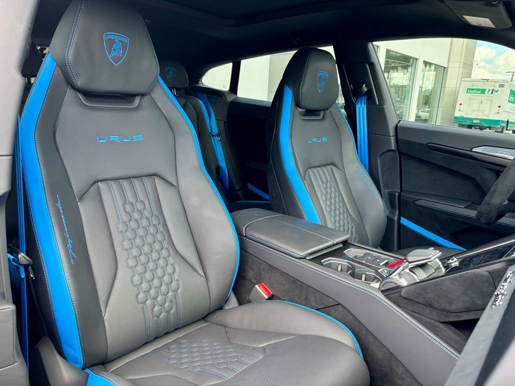 Used 2024 Lamborghini Urus Performante AWD/4WD image 25