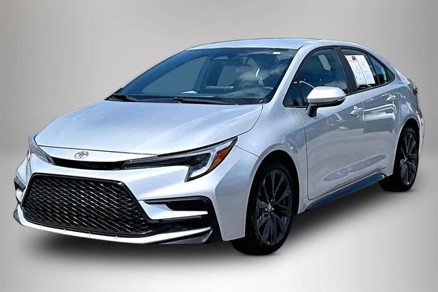 Used 2025 Toyota Corolla SE FWD image 2