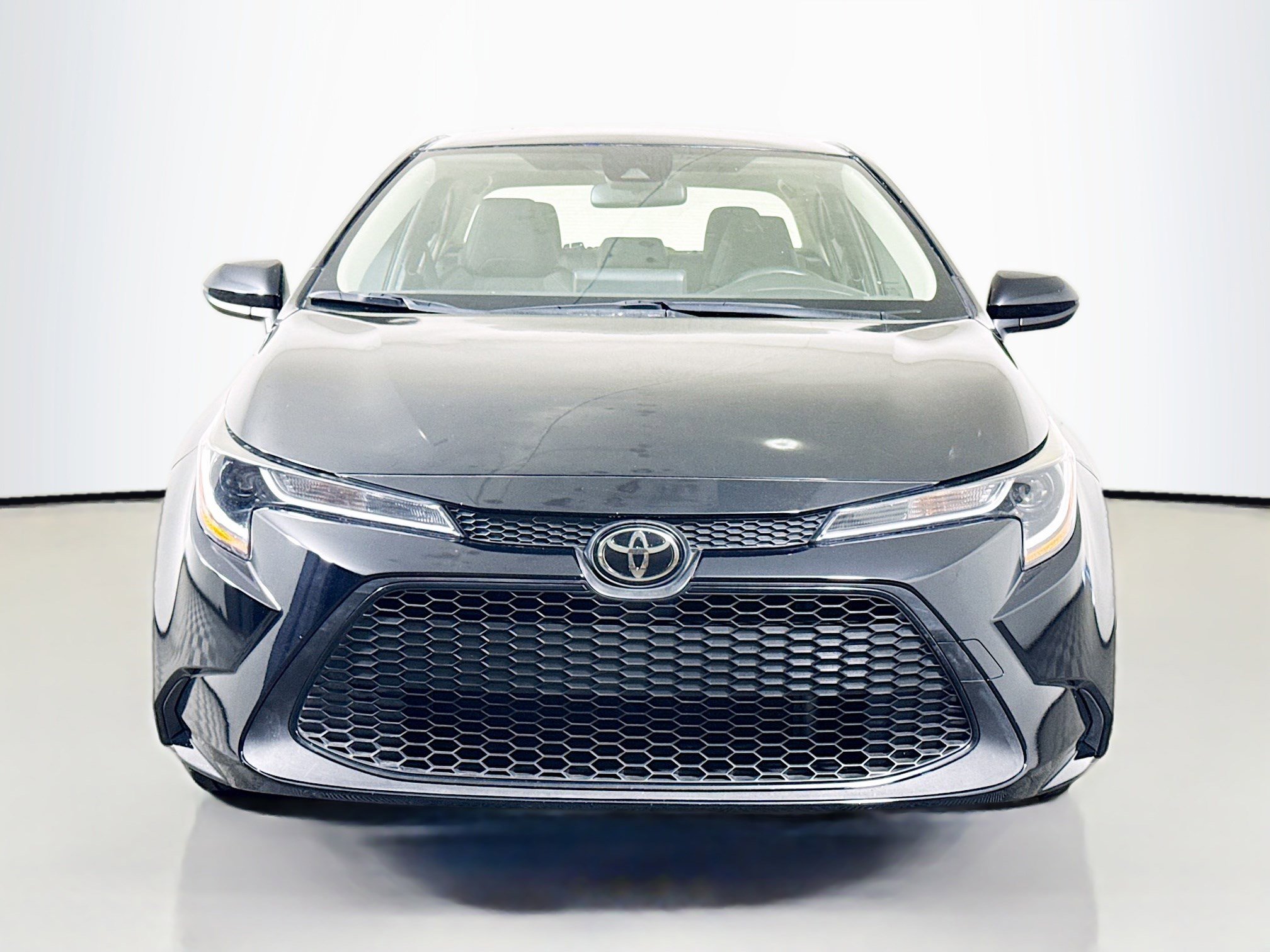 Used 2022 Toyota Corolla LE FWD image 2