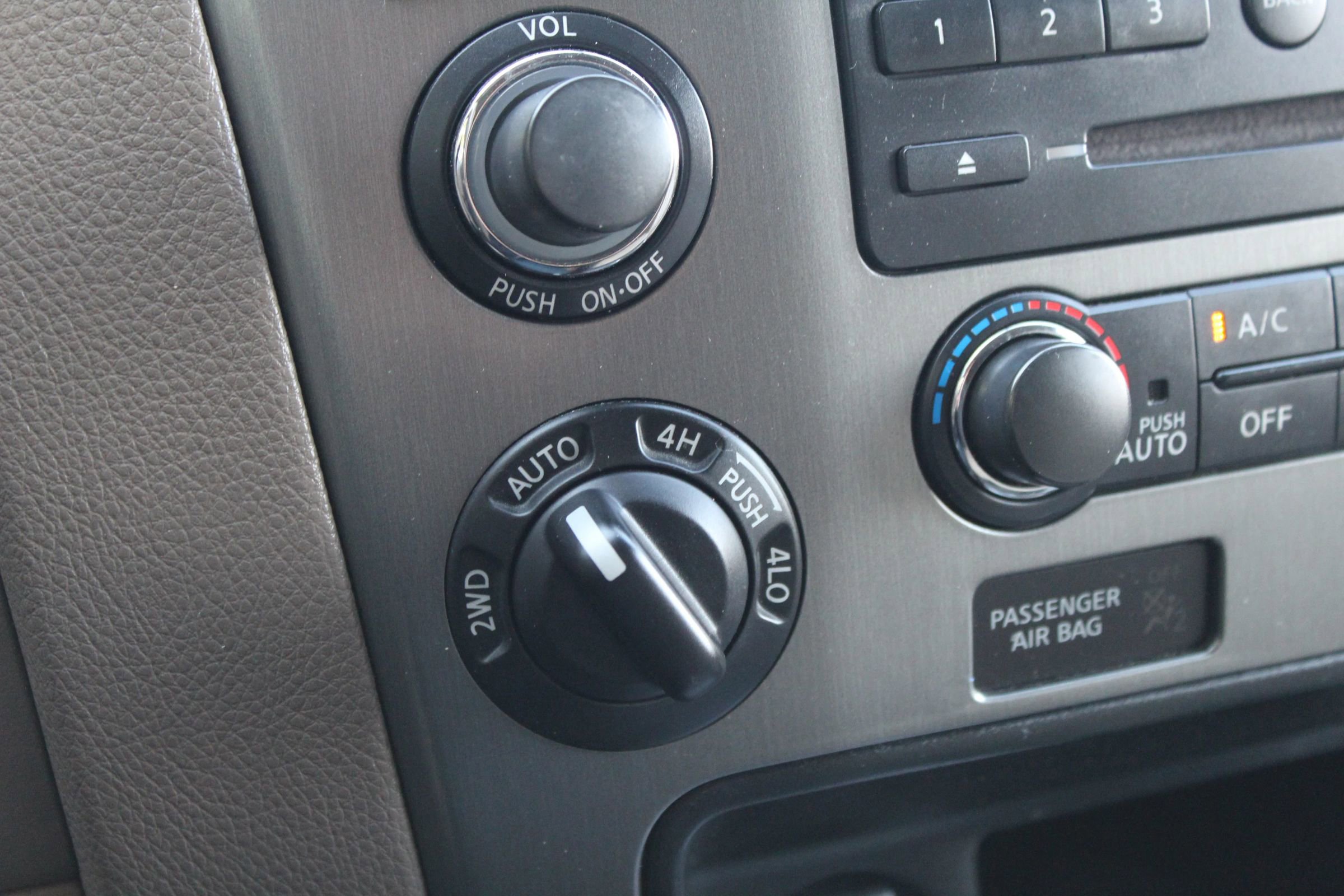 Used 2014 Nissan Armada Platinum image 36