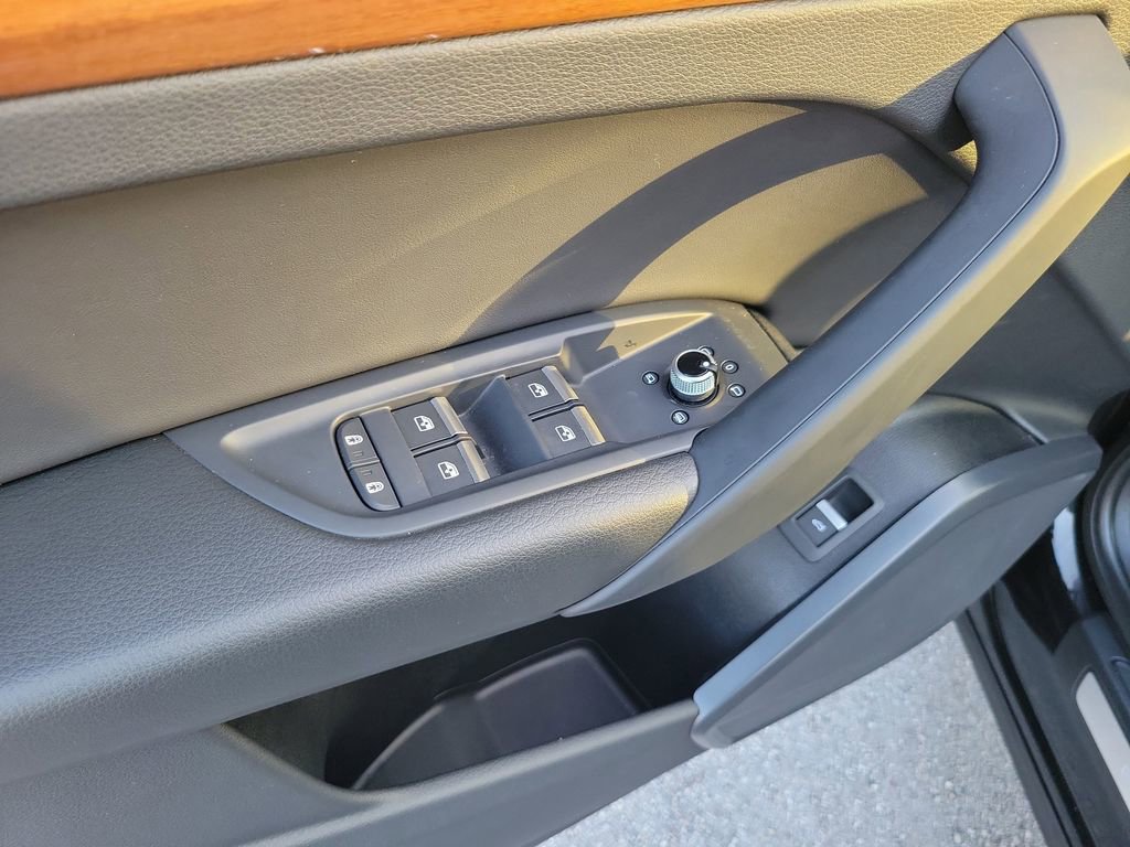 Used 2023 Audi Q5 2.0T Premium w/ Convenience Package image 17