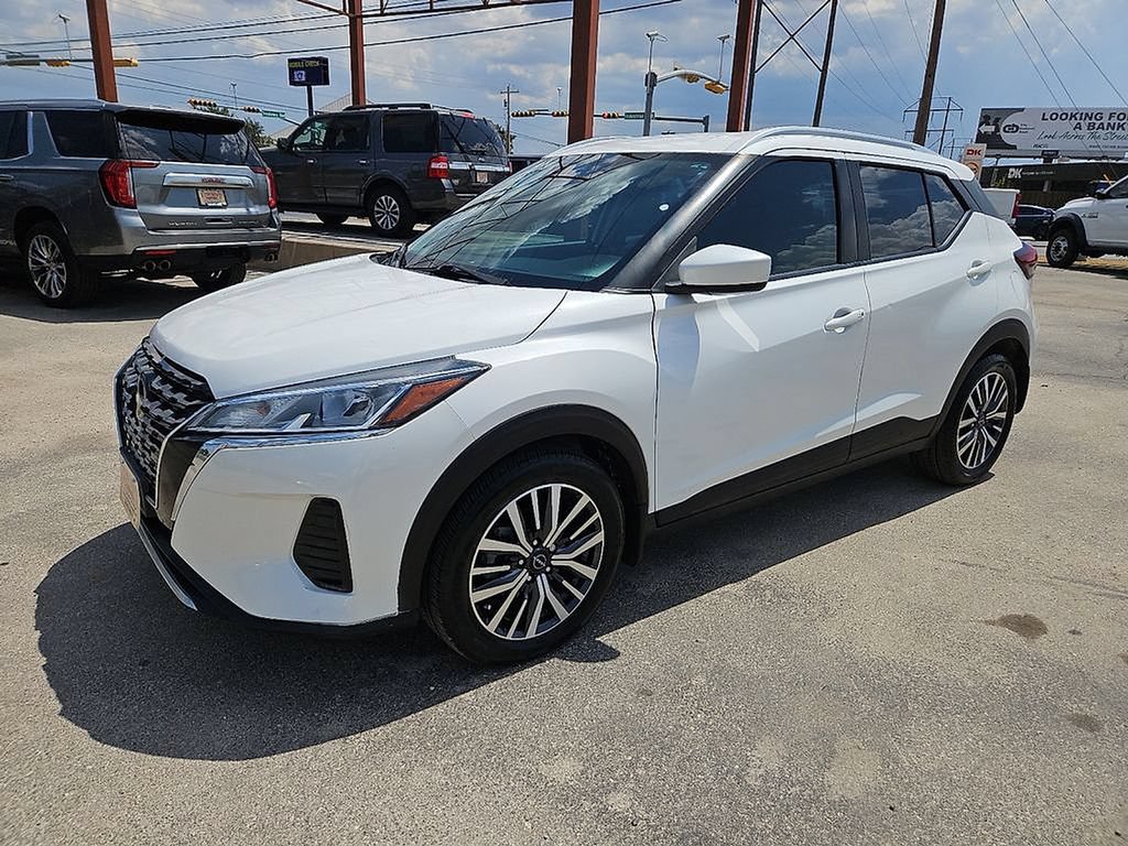 Used 2022 Nissan Kicks SV FWD image 2
