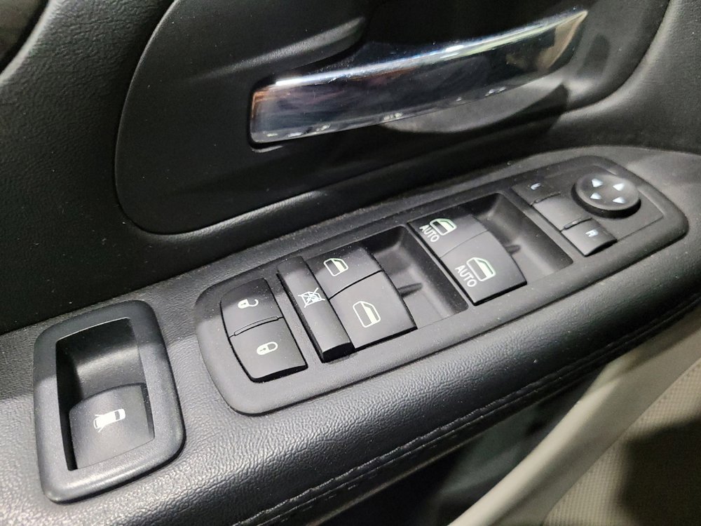 Used 2018 Dodge Grand Caravan SE FWD image 27