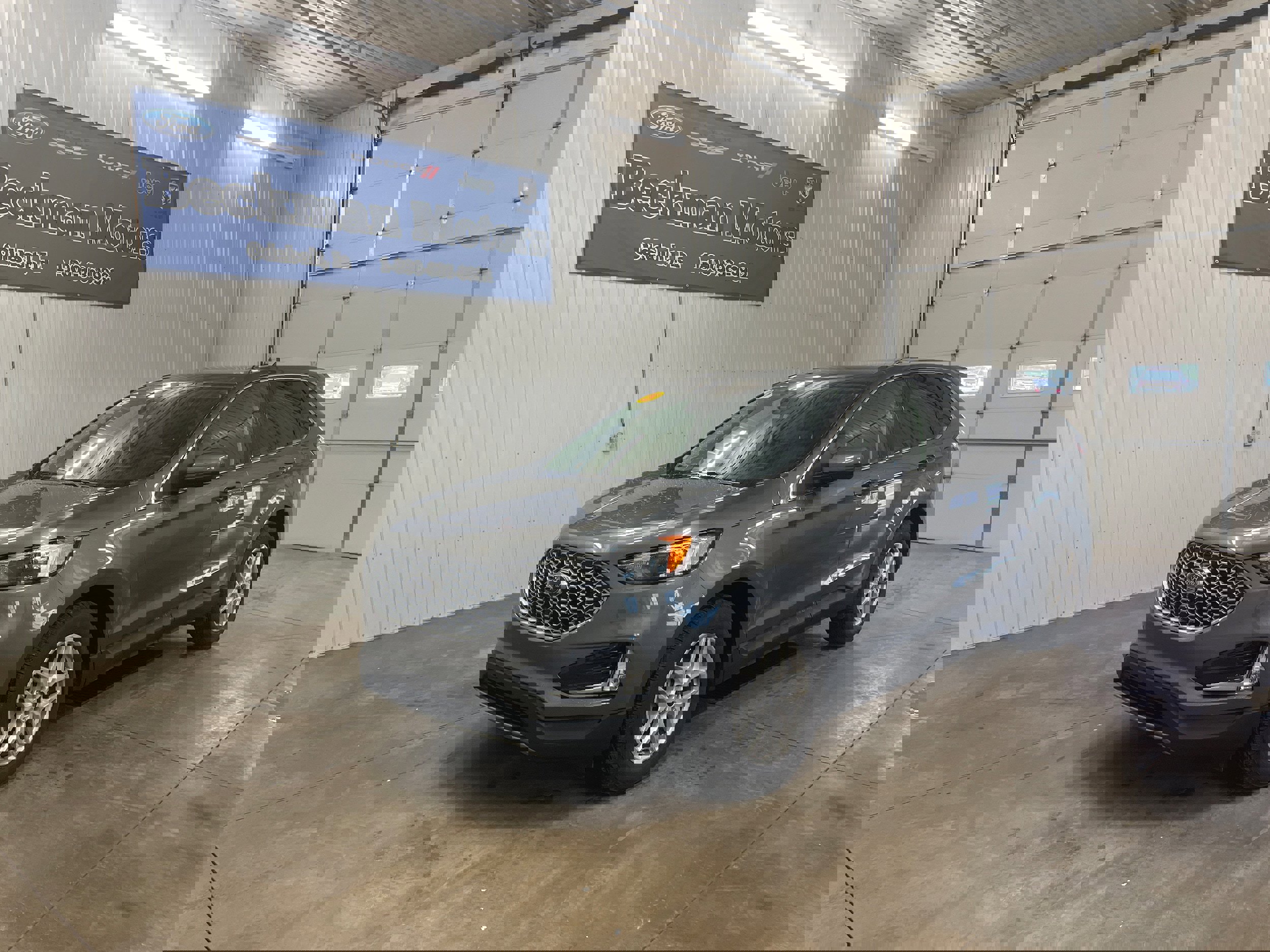 Used 2023 Ford Edge SEL w/ Convenience Package image 1