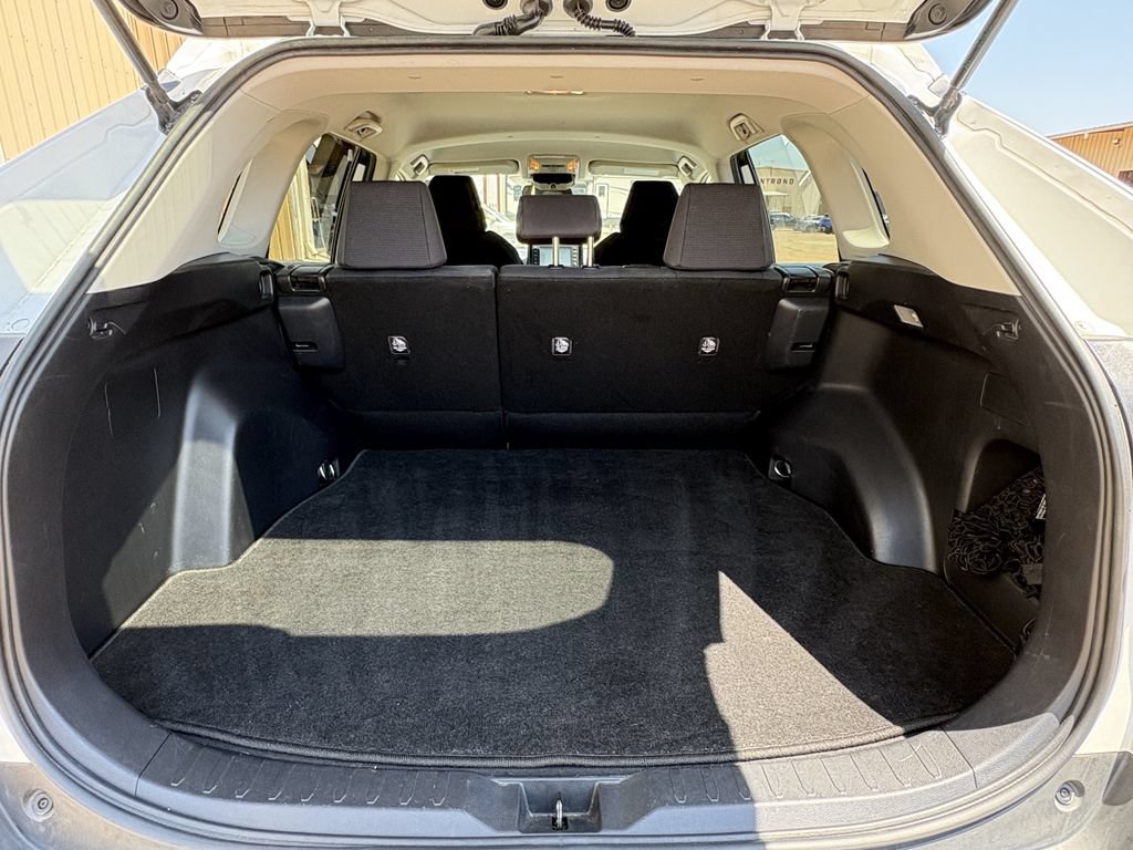 Used 2020 Toyota RAV4 LE FWD image 24