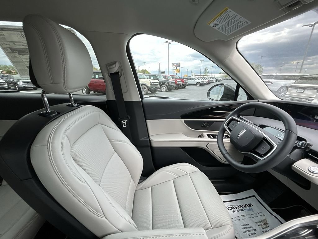 New 2026 Lincoln Nautilus Premier w/ Jet Appearance Package AWD/4WD image 10