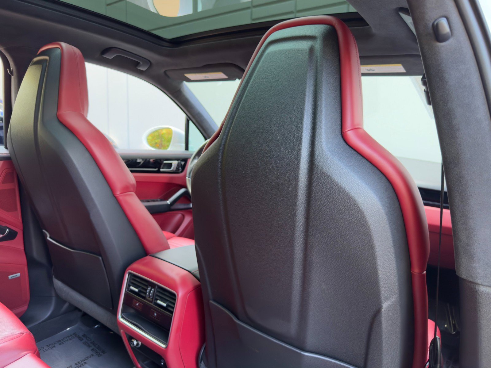 Used 2020 Porsche Cayenne Turbo image 40