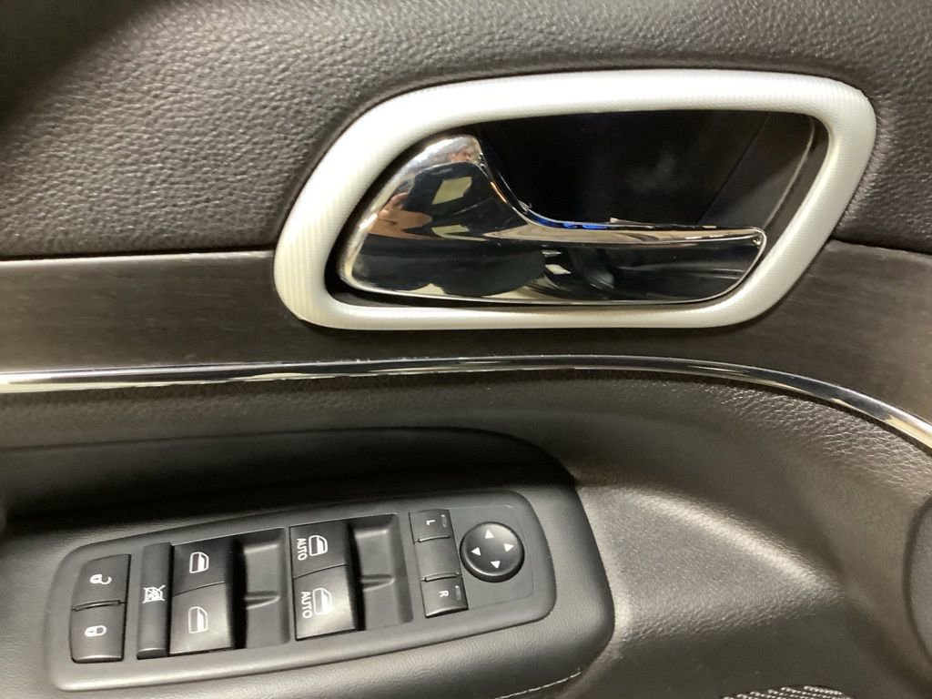 Certified 2018 Jeep Grand Cherokee Limited AWD/4WD image 17