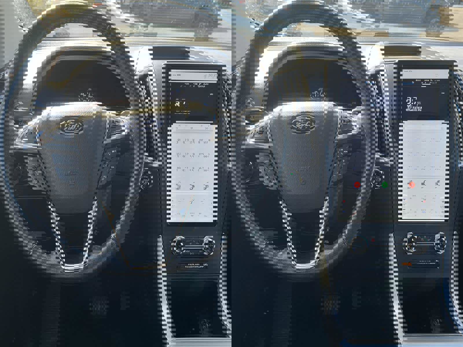 Used 2023 Ford Edge SEL image 18