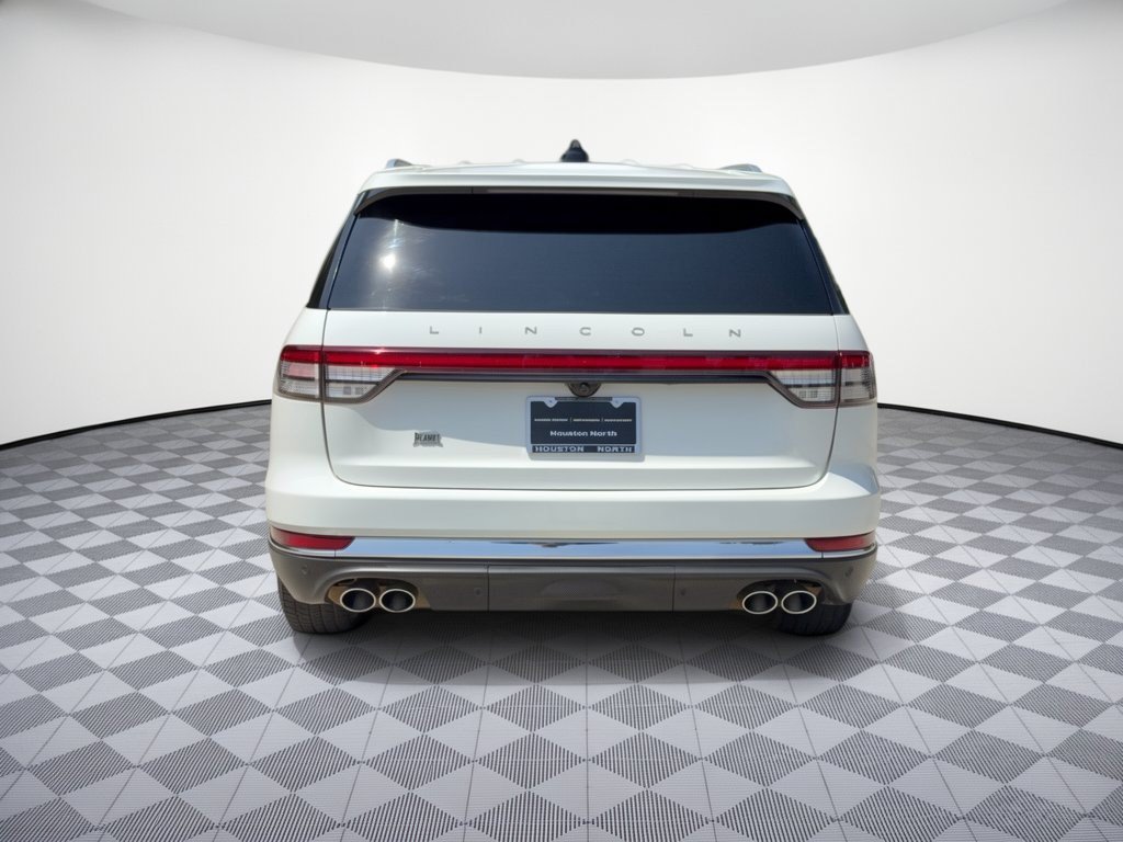 Used 2025 Lincoln Aviator 2WD image 11
