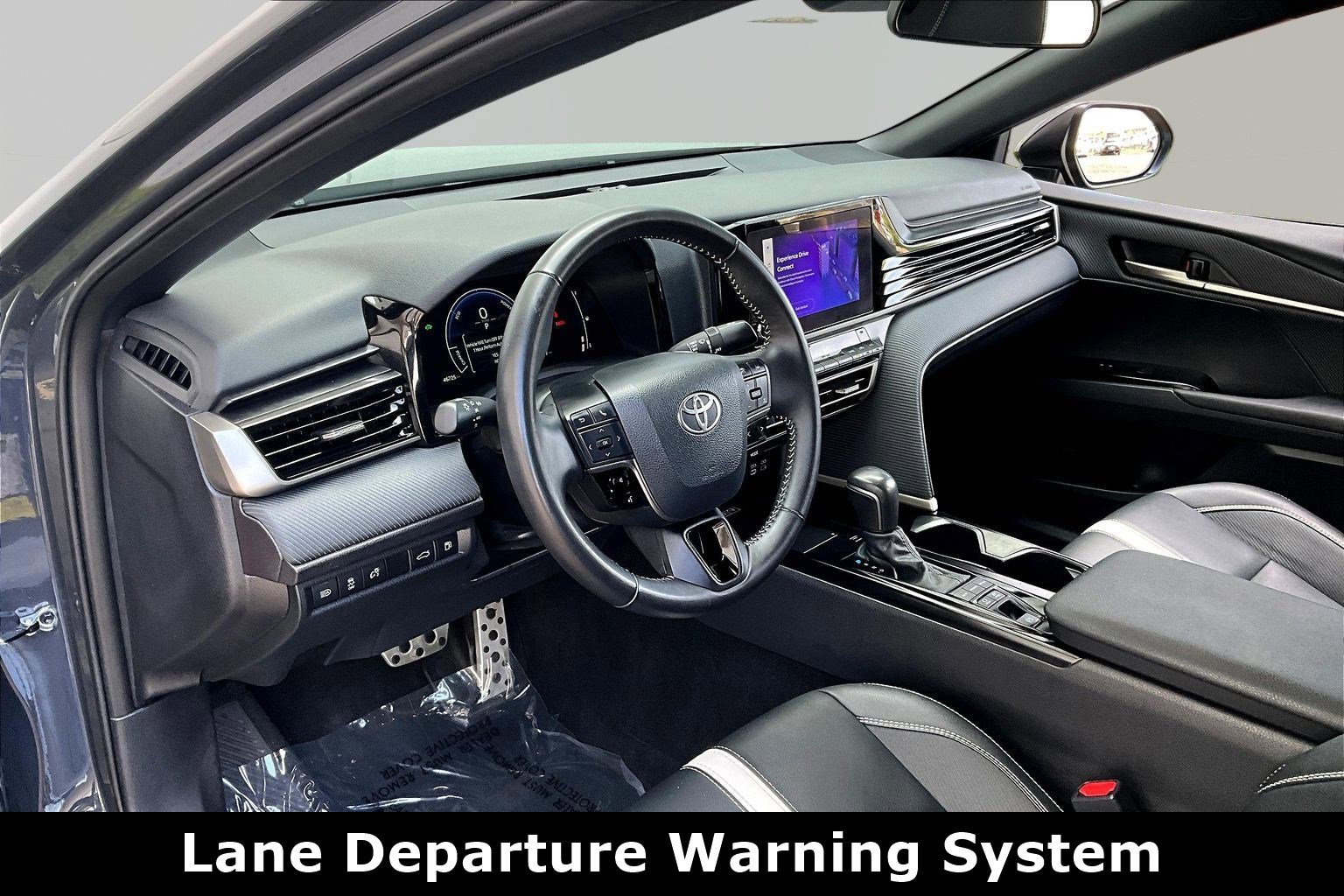 Used 2025 Toyota Camry SE FWD image 16