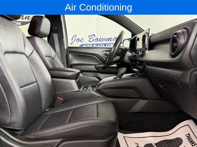 Used 2024 Chevrolet Colorado W/T AWD/4WD image 16