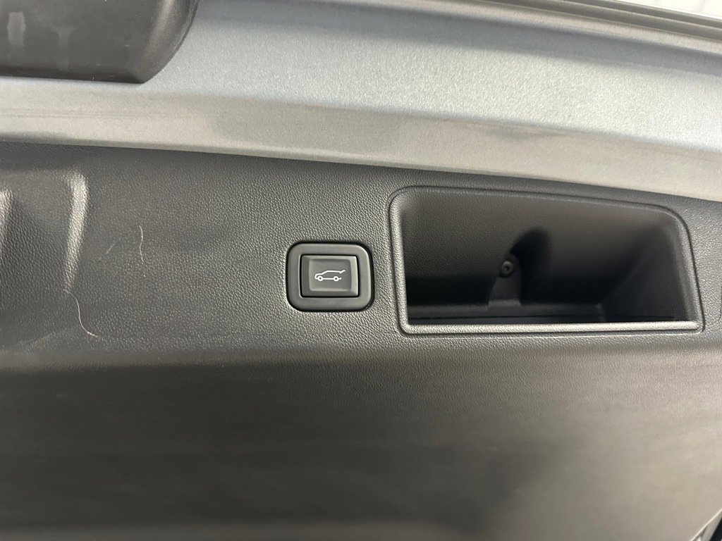 Used 2023 GMC Terrain SLE w/ Driver Convenience Package image 25