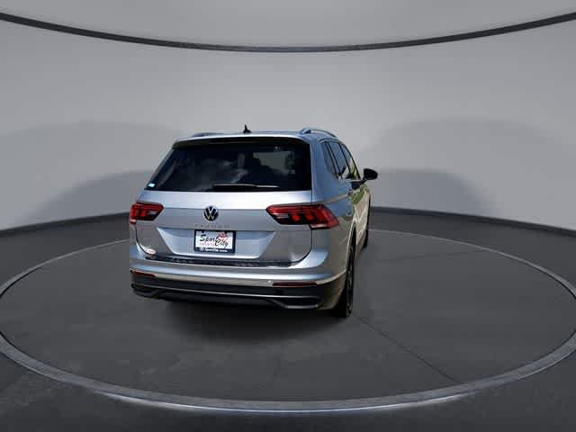 Used 2024 Volkswagen Tiguan SE FWD image 7