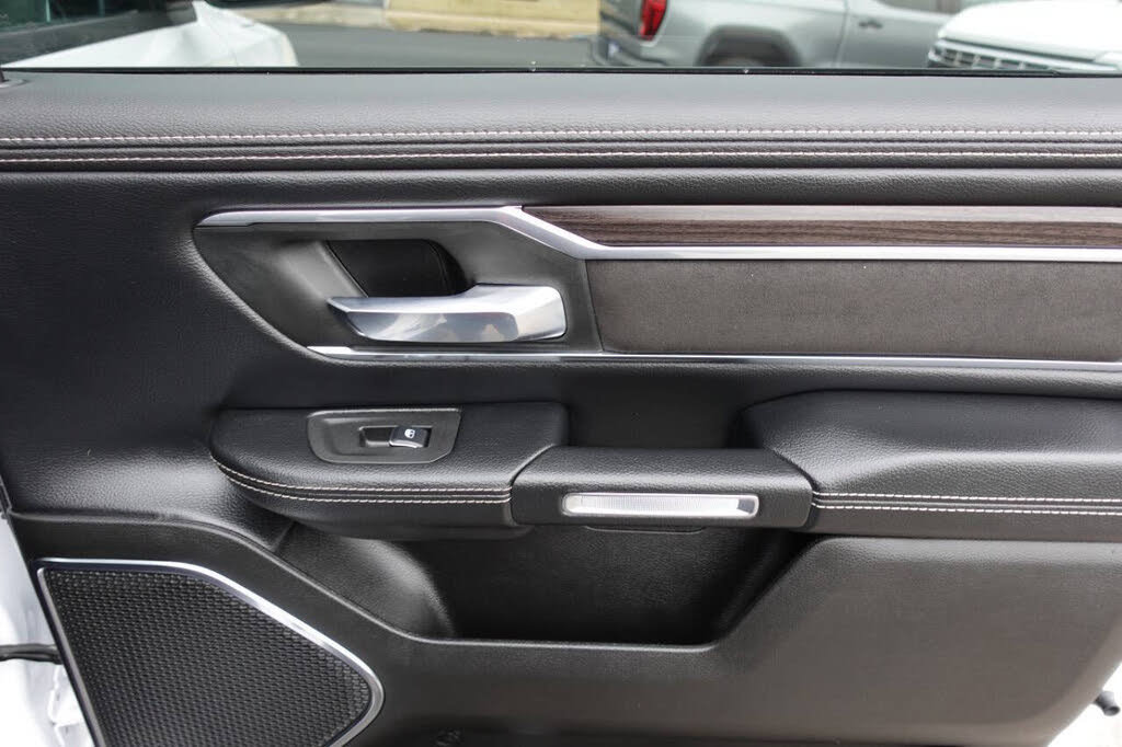 Used 2025 RAM 1500 Laramie w/ Sport Appearance Package AWD/4WD image 30