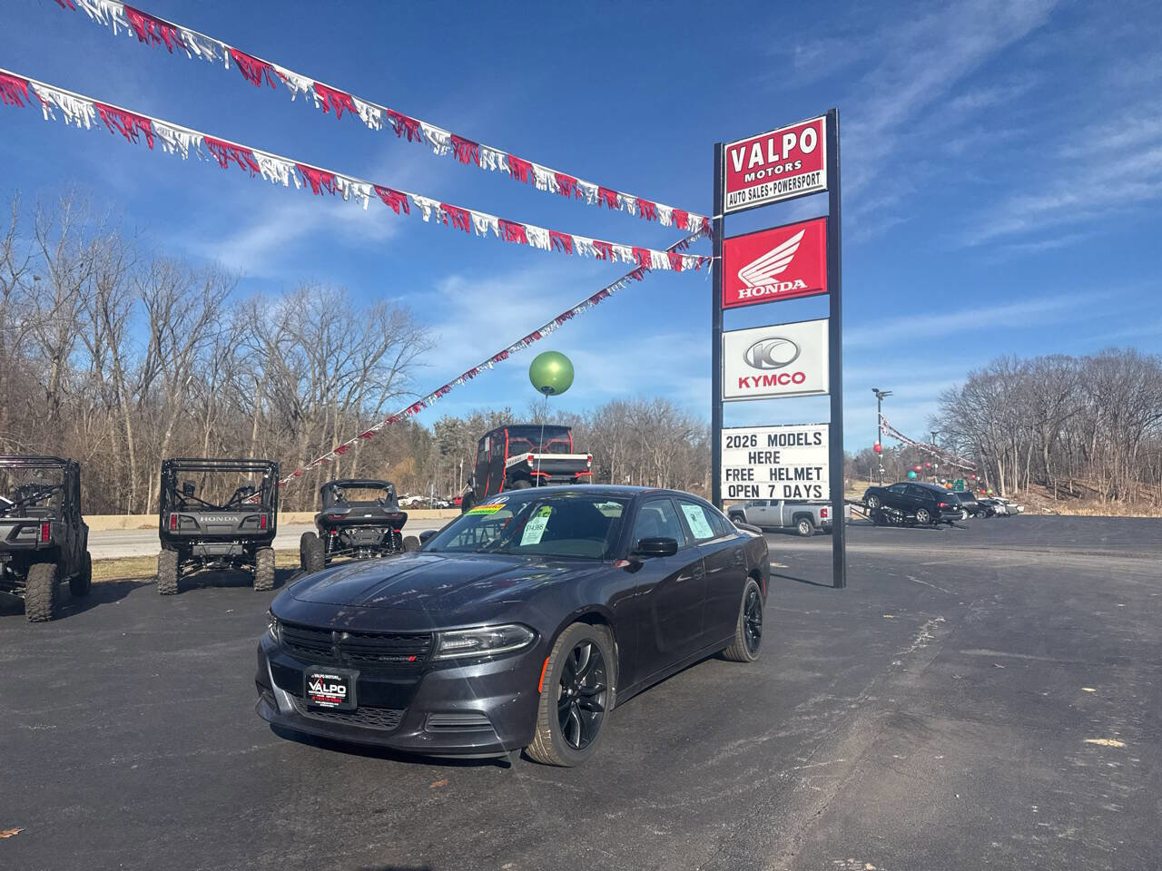Used 2018 Dodge Charger SXT w/ Blacktop Package image 2