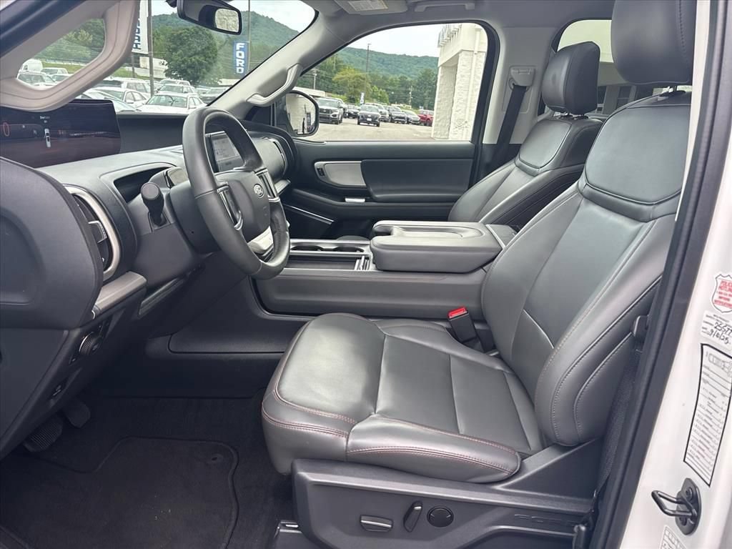 Used 2025 Ford Expedition Max Active AWD/4WD image 9
