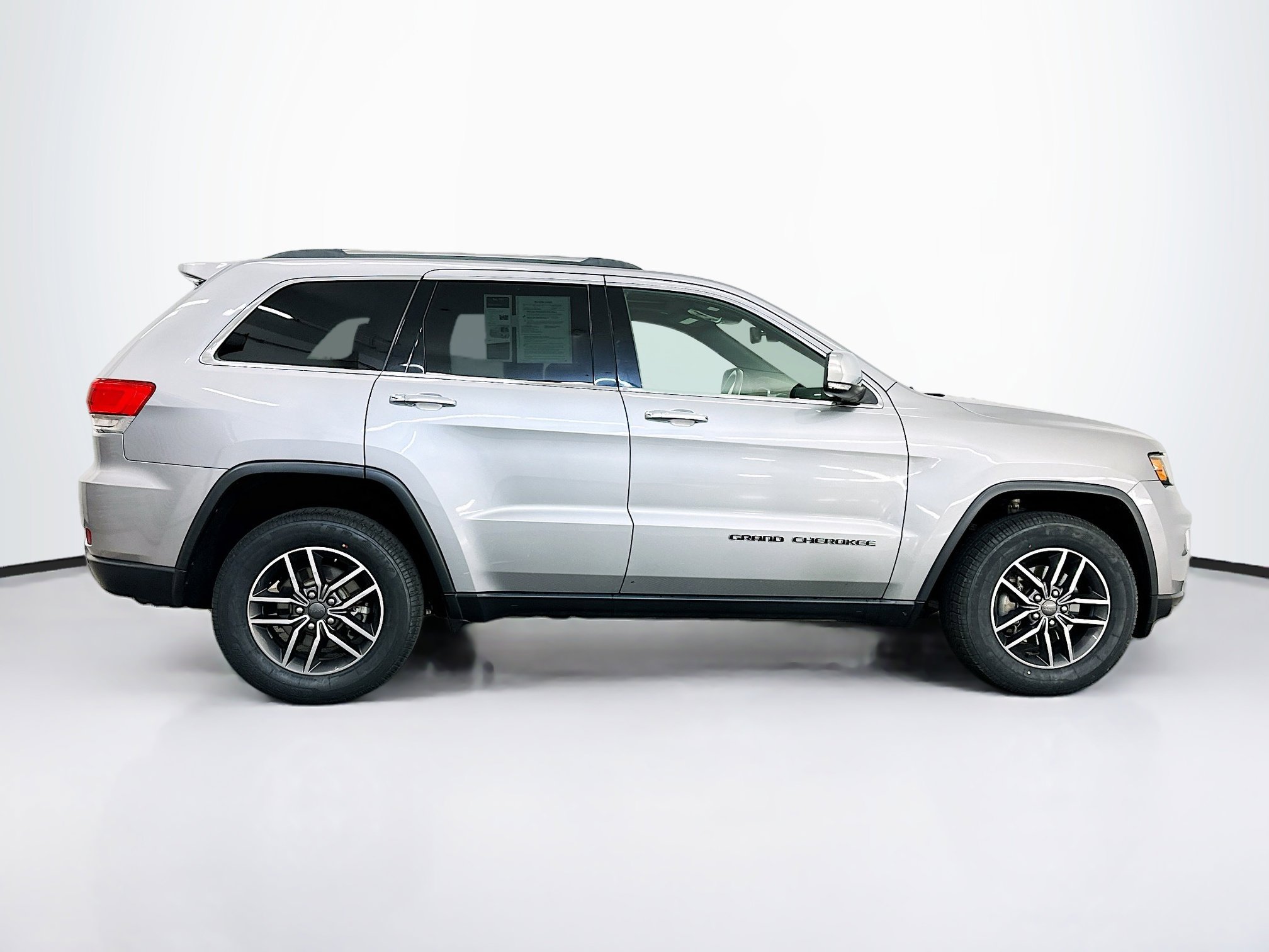 Used 2019 Jeep Grand Cherokee Limited image 10