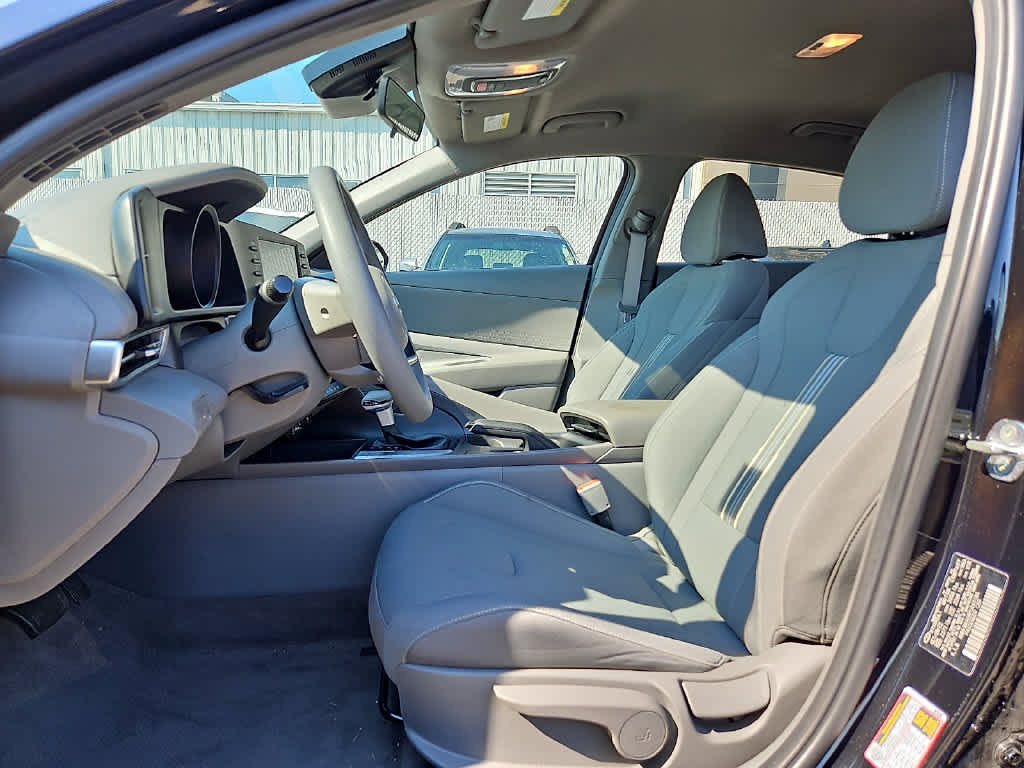 Used 2023 Hyundai Elantra SEL w/ Cargo Package FWD image 12