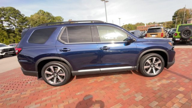 Used 2023 Honda Pilot Touring image 2