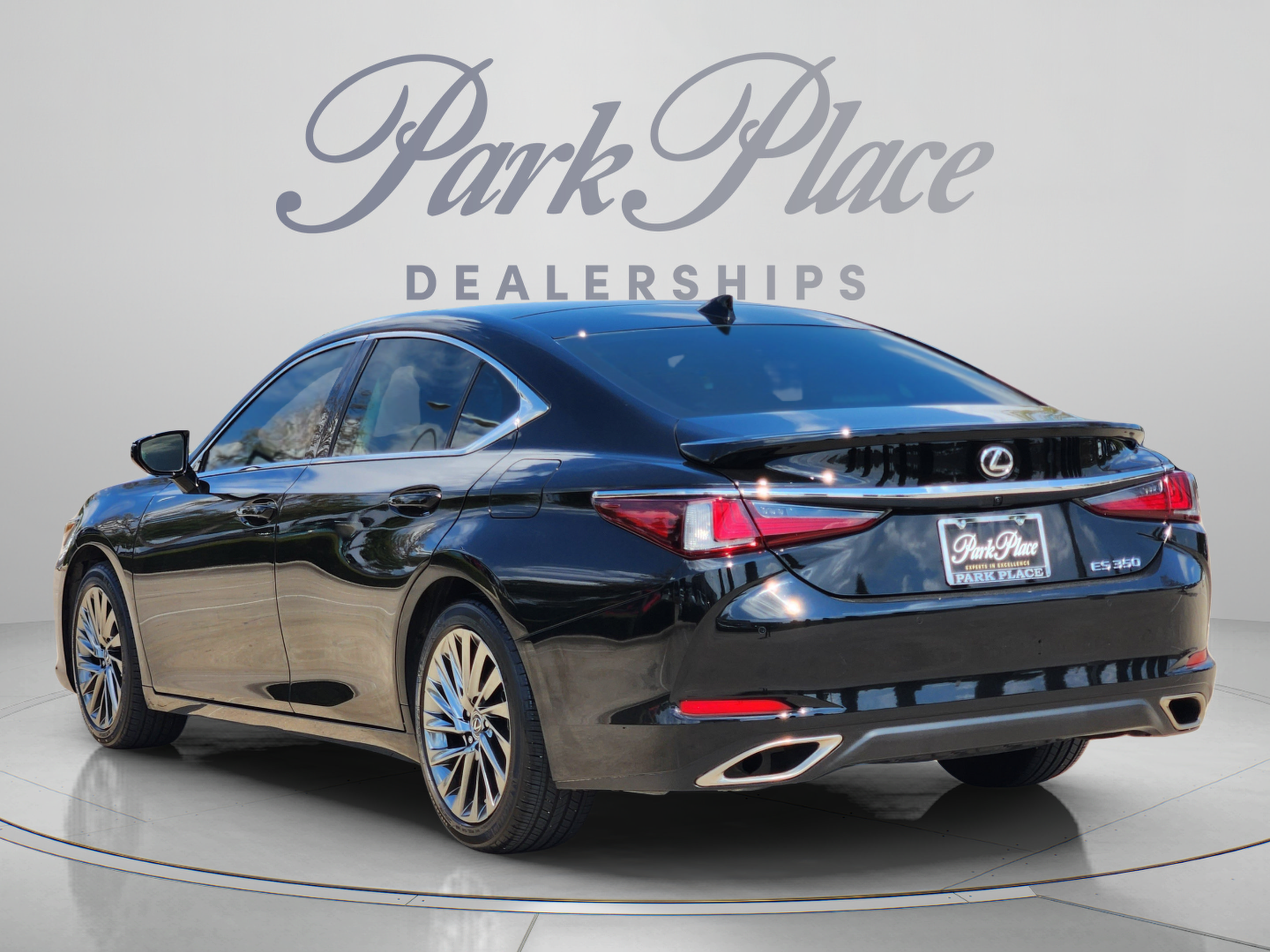 Used 2024 Lexus ES 350 Ultra Luxury w/ Accessory Package (Z2) FWD image 3