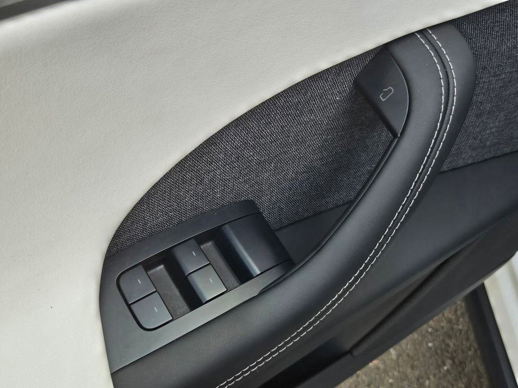 Used 2023 Tesla Model X image 11